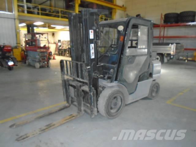 Nissan MYG1F2A30V رافعات سلة تلسكوبية