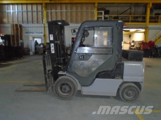 Nissan MYG1F2A30V رافعات سلة تلسكوبية