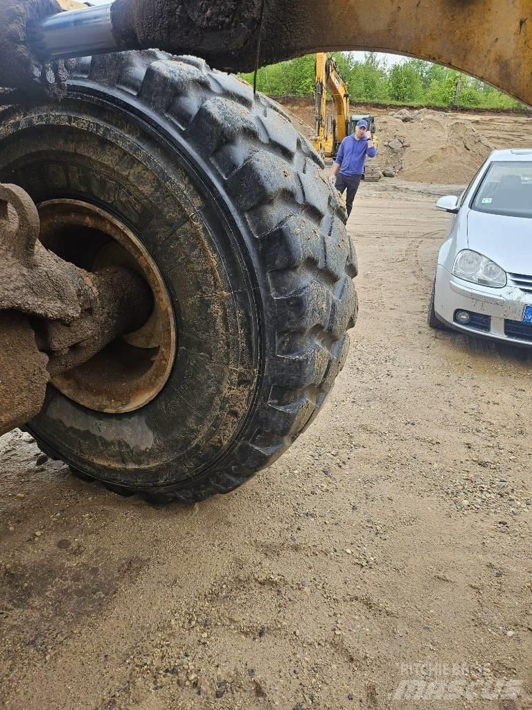 Komatsu WA 470 لوادر بعجل