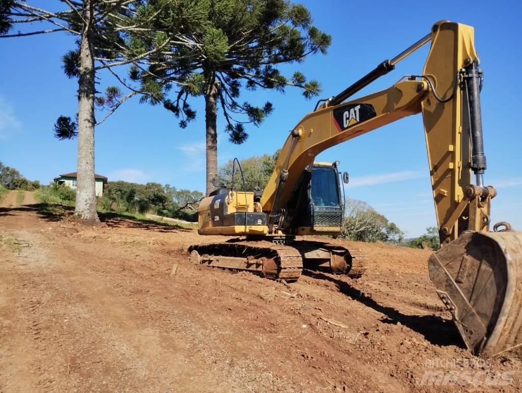 CAT 320D2 حفارات زحافة