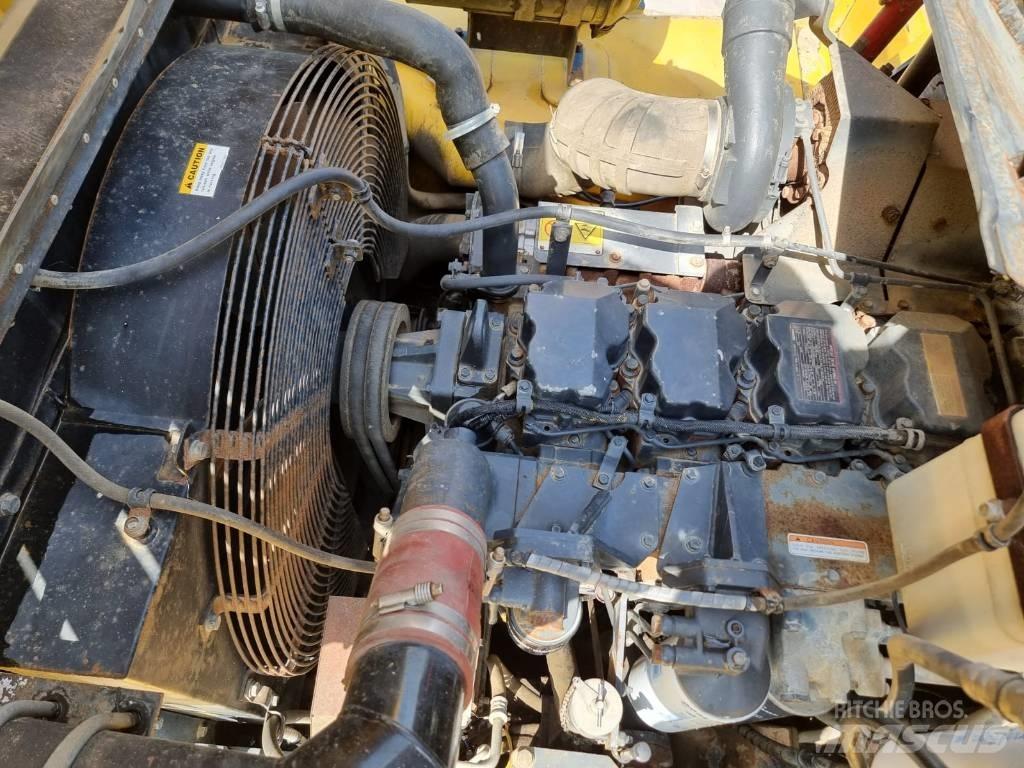 Komatsu HM 400 6x6 ساحبات مفصلية