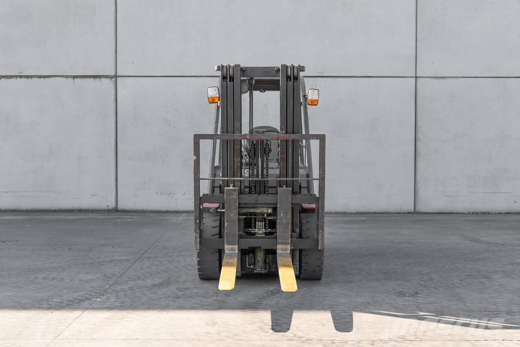 Manitou MI 30 D شاحنات الديزل