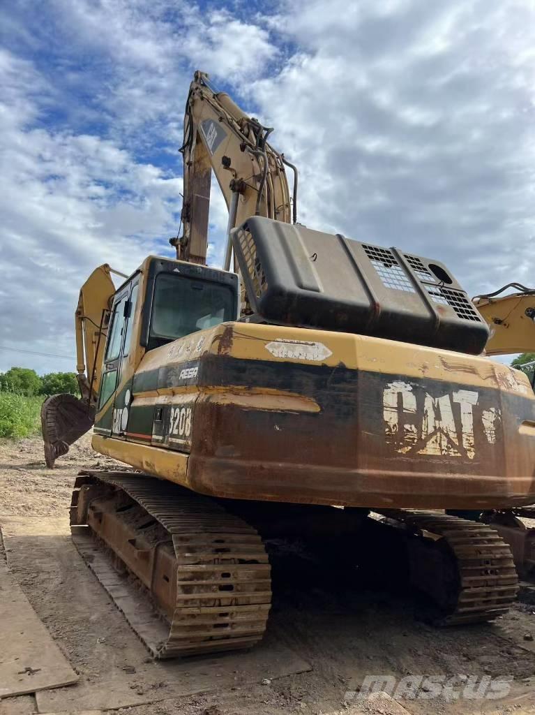 CAT 320BL حفارات زحافة