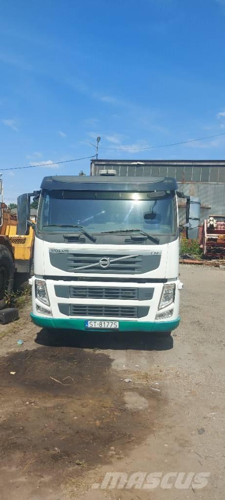 Volvo FM 330 شاحنات بمقصورة وهيكل