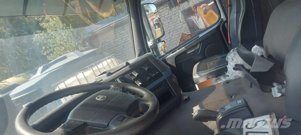 Volvo FM 330 شاحنات بمقصورة وهيكل