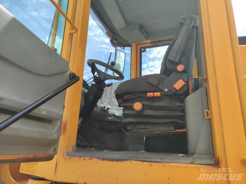 Volvo L 90 E لوادر بعجل