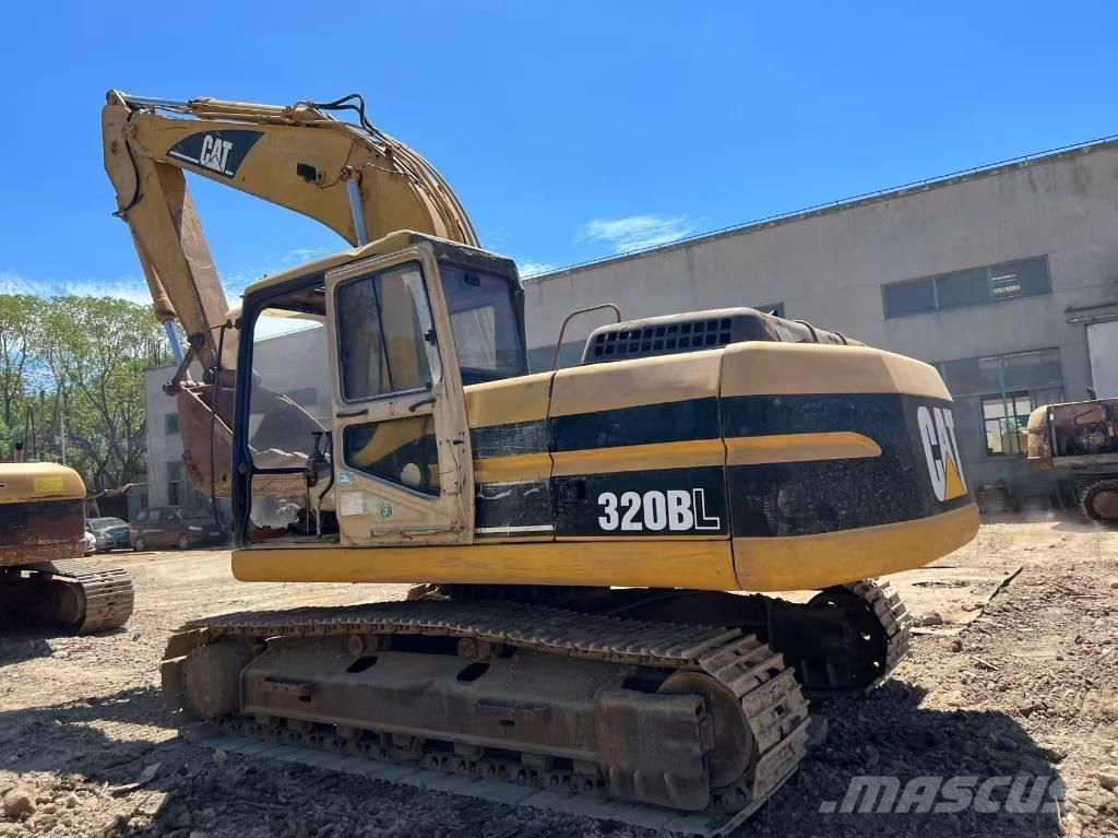 CAT 320 B L حفارات زحافة