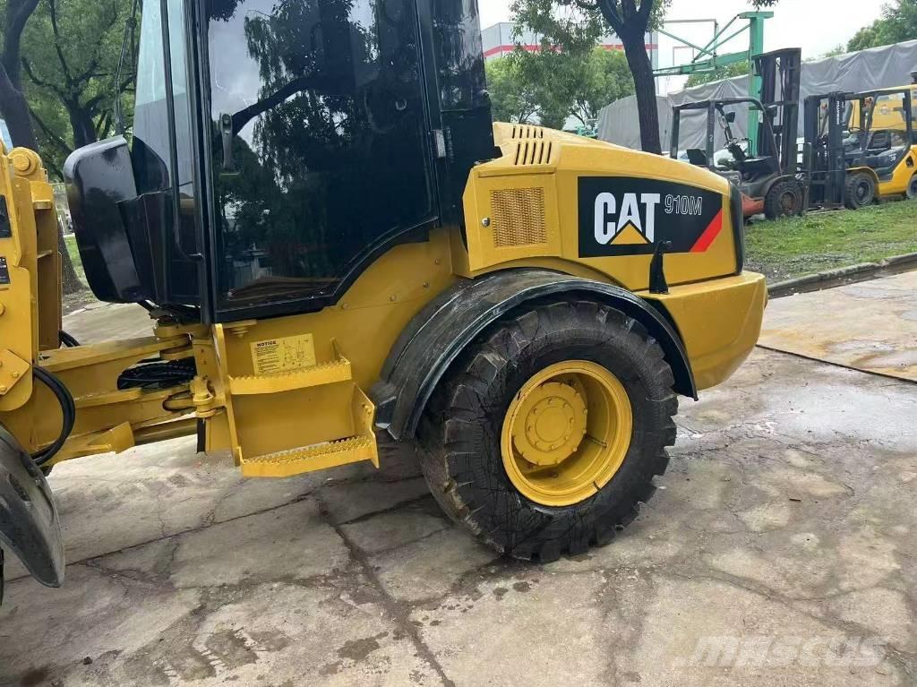 CAT 910 لوادر بعجل