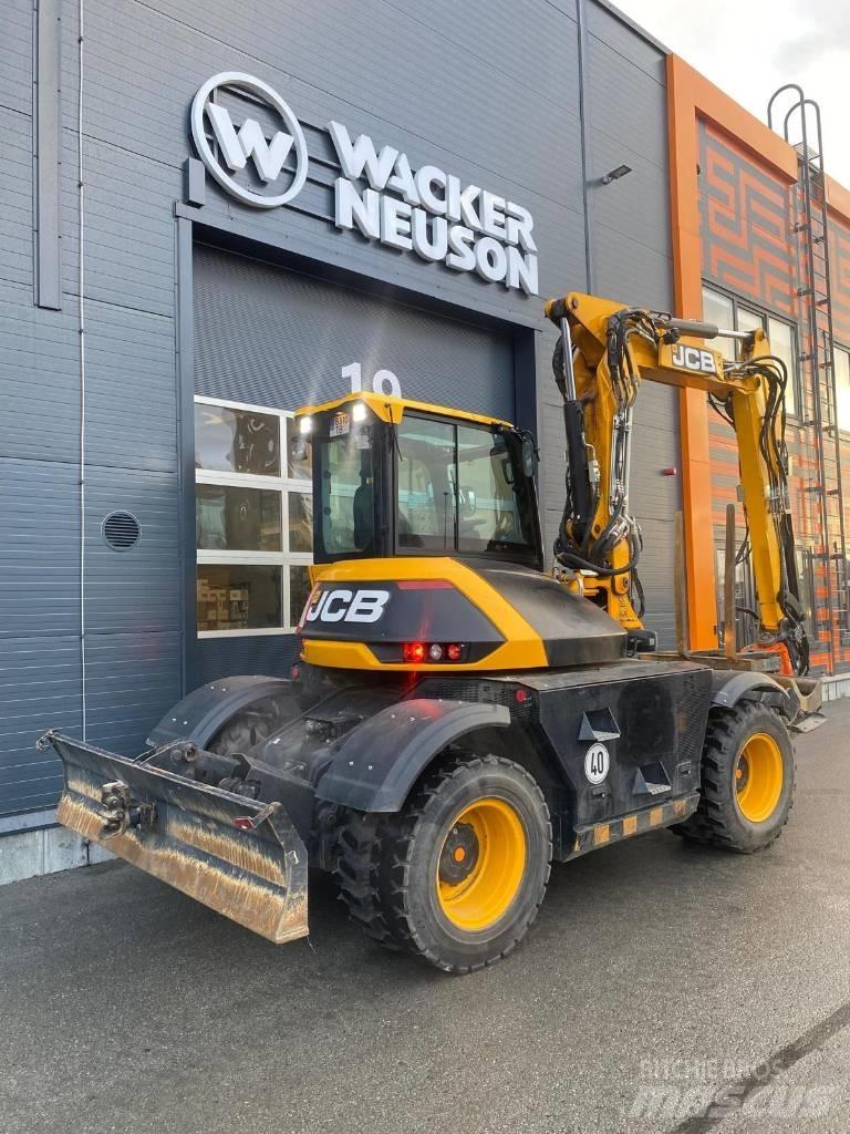 JCB 110 W حفارات بعجل