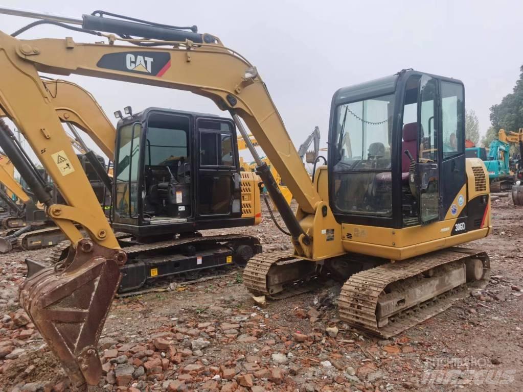 CAT 306D حفارات زحافة