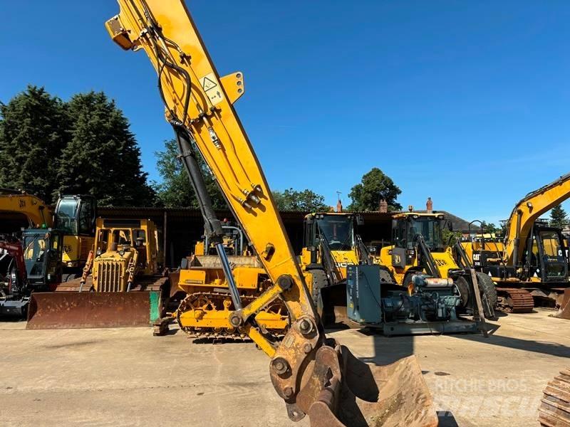 JCB JS 220 LR حفارات زحافة