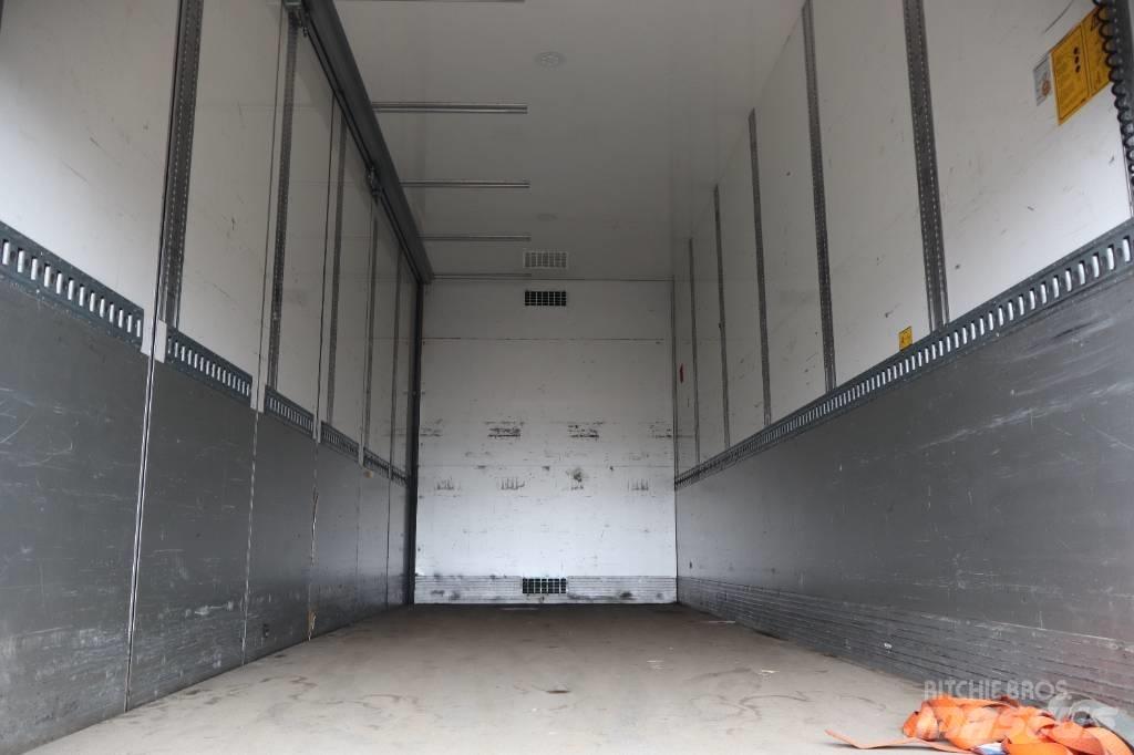Volvo FM Serie 2595 شاحنات ذات هيكل صندوقي
