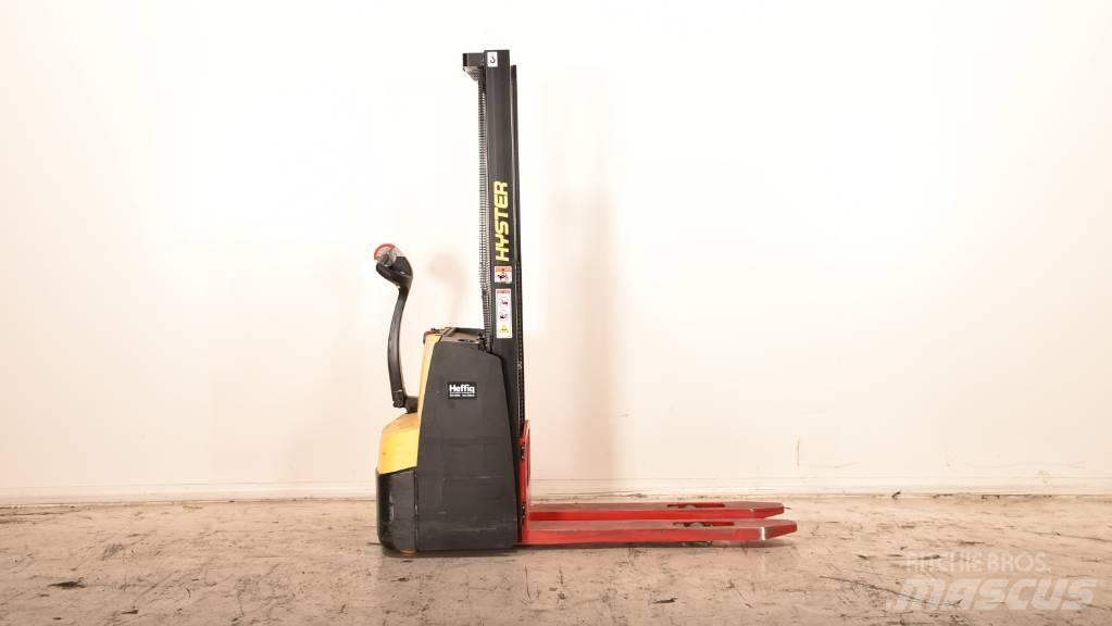 Hyster S 1.0E معدات التكديس الجوالة
