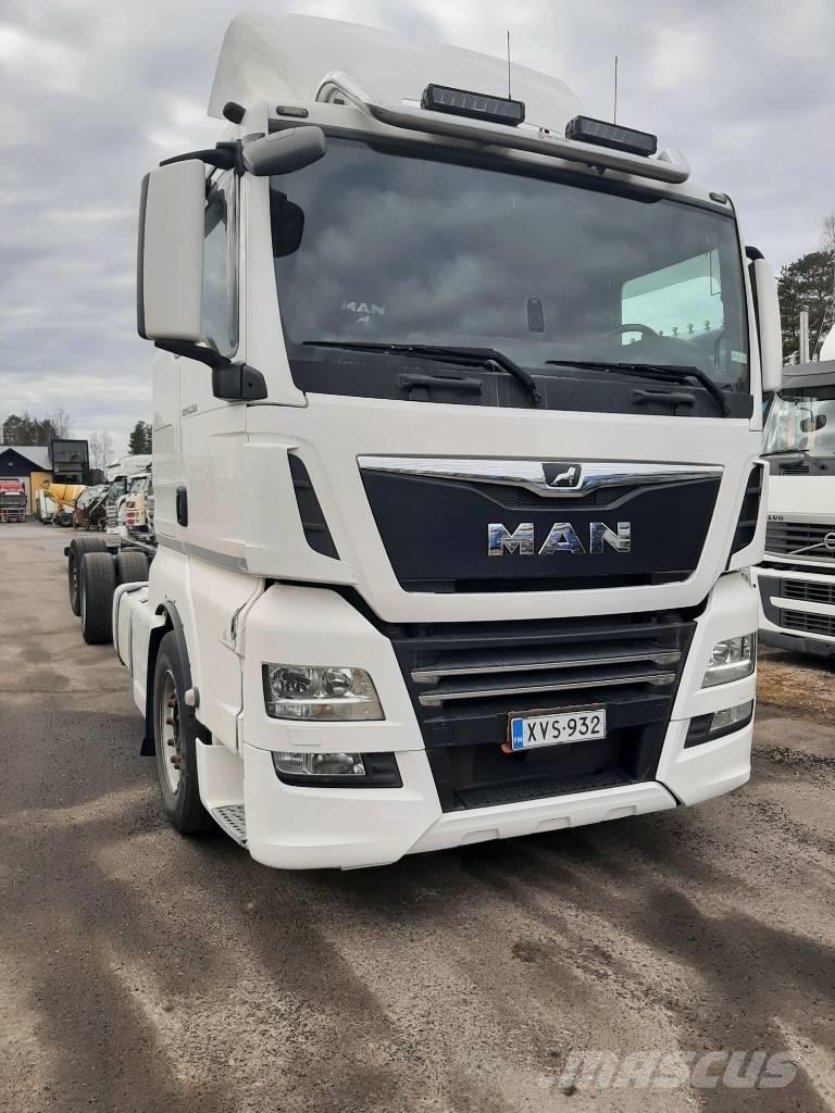 MAN TGX 26.500 شاحنات بمقصورة وهيكل