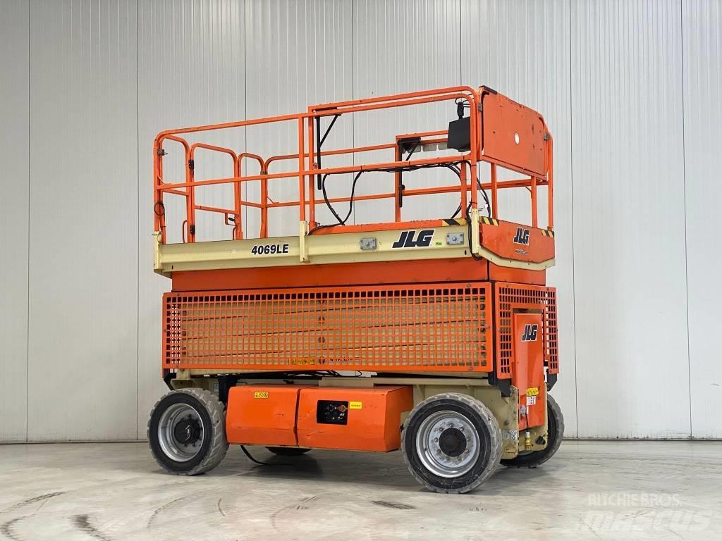 JLG 4069LE رافعات مقصية الشكل
