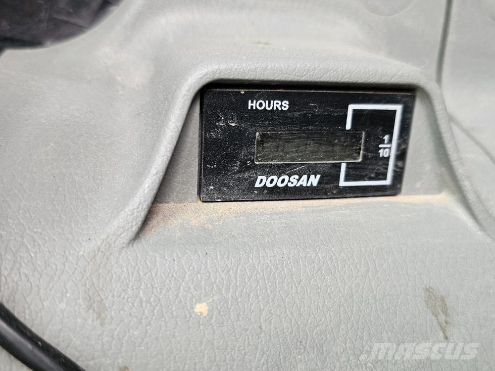 Doosan DX 300 LC-5 حفارات زحافة