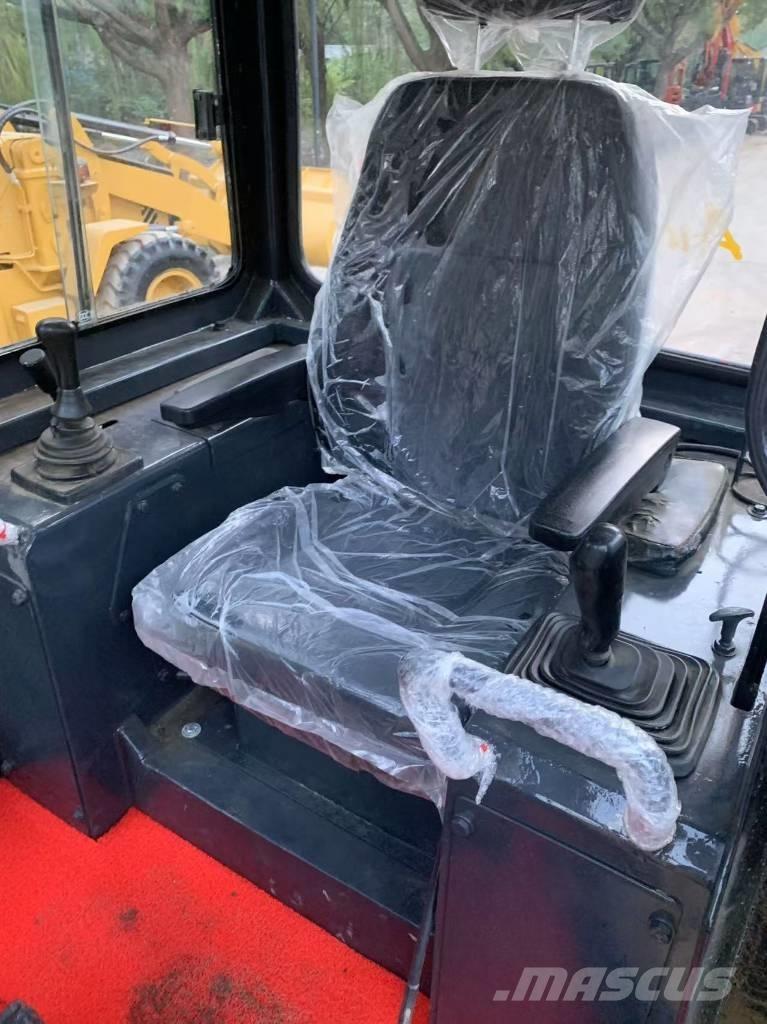 CAT D 5 K بلدوزرات مجنزرة