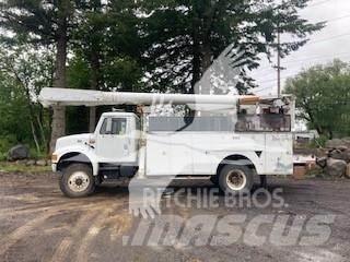 Altec AM855 المنصات الهوائية المثبتة على شاحنة