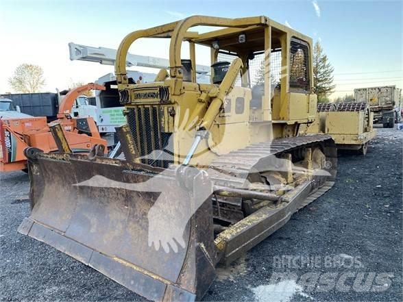 Komatsu D65E-6 بلدوزرات مجنزرة