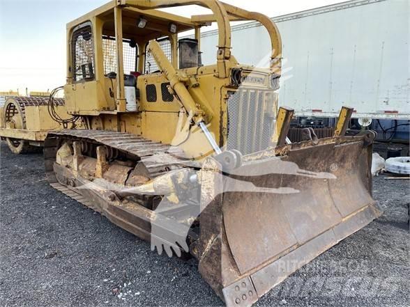 Komatsu D65E-6 بلدوزرات مجنزرة