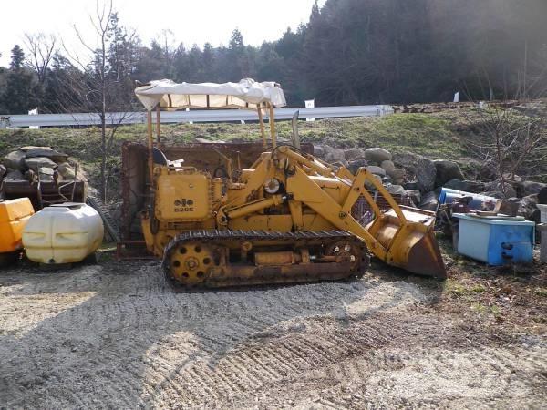 Komatsu D20S-3 بلدوزرات مجنزرة