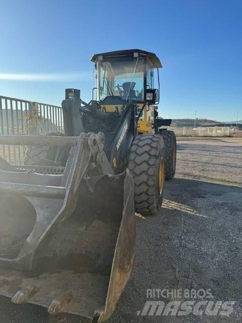 Komatsu WA 200 PZ-6 لوادر بعجل