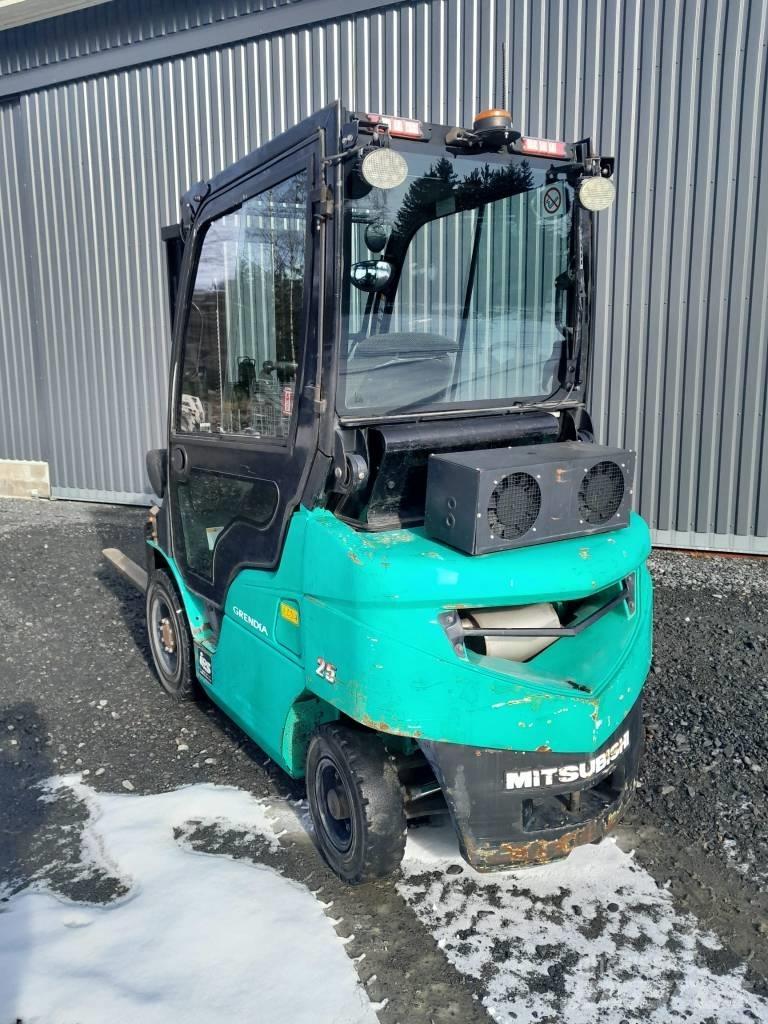 Mitsubishi FD 25 N شاحنات الديزل