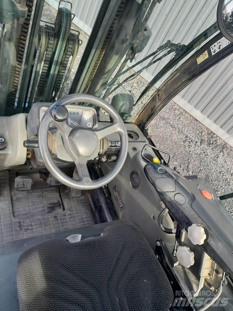 Mitsubishi FD 25 N شاحنات الديزل