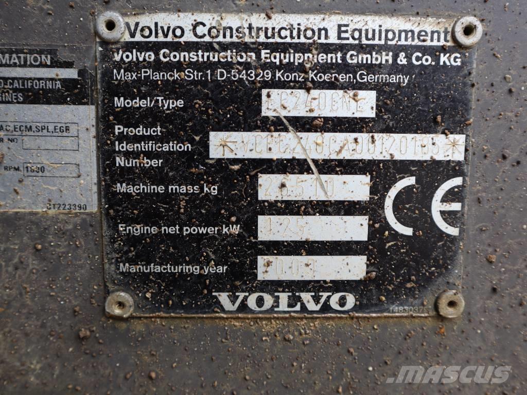Volvo EC 240 C N L حفارات زحافة