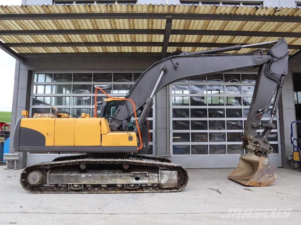 Volvo EC 240 C N L حفارات زحافة