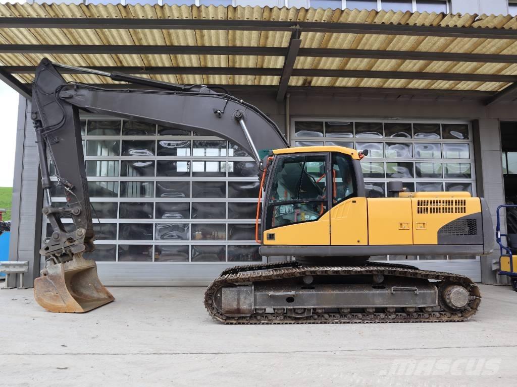 Volvo EC 240 C N L حفارات زحافة