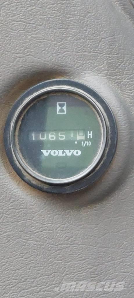 Volvo EC 240 C N L حفارات زحافة