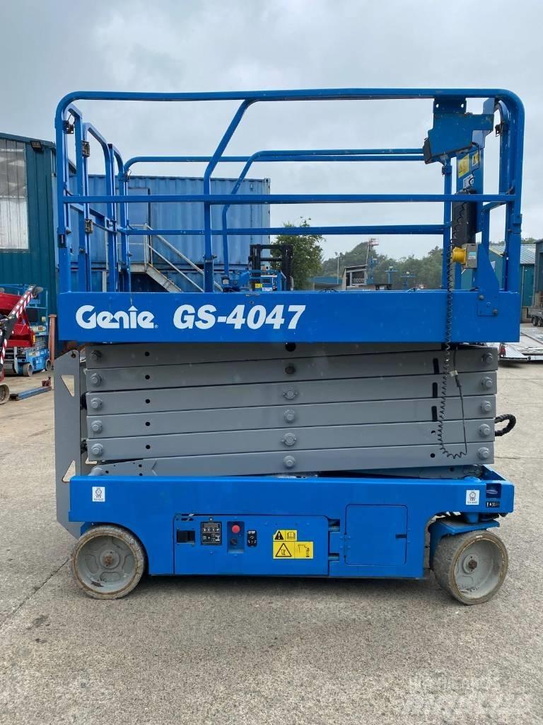 Genie GS 4047 رافعات مقصية الشكل