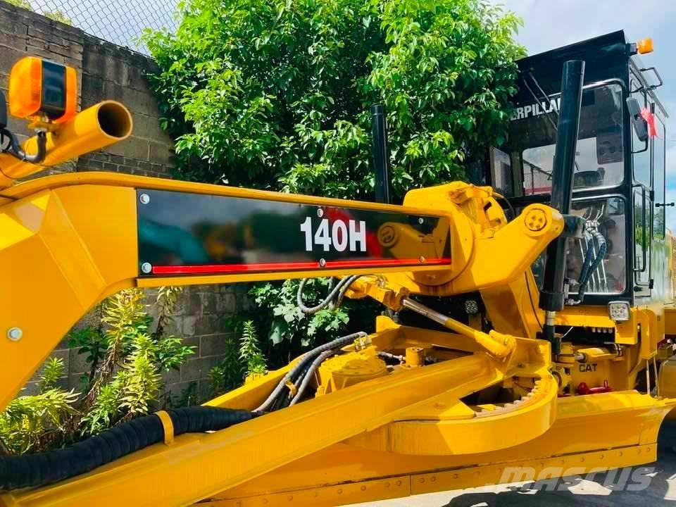 CAT 140h معدات تمهيد الطرق