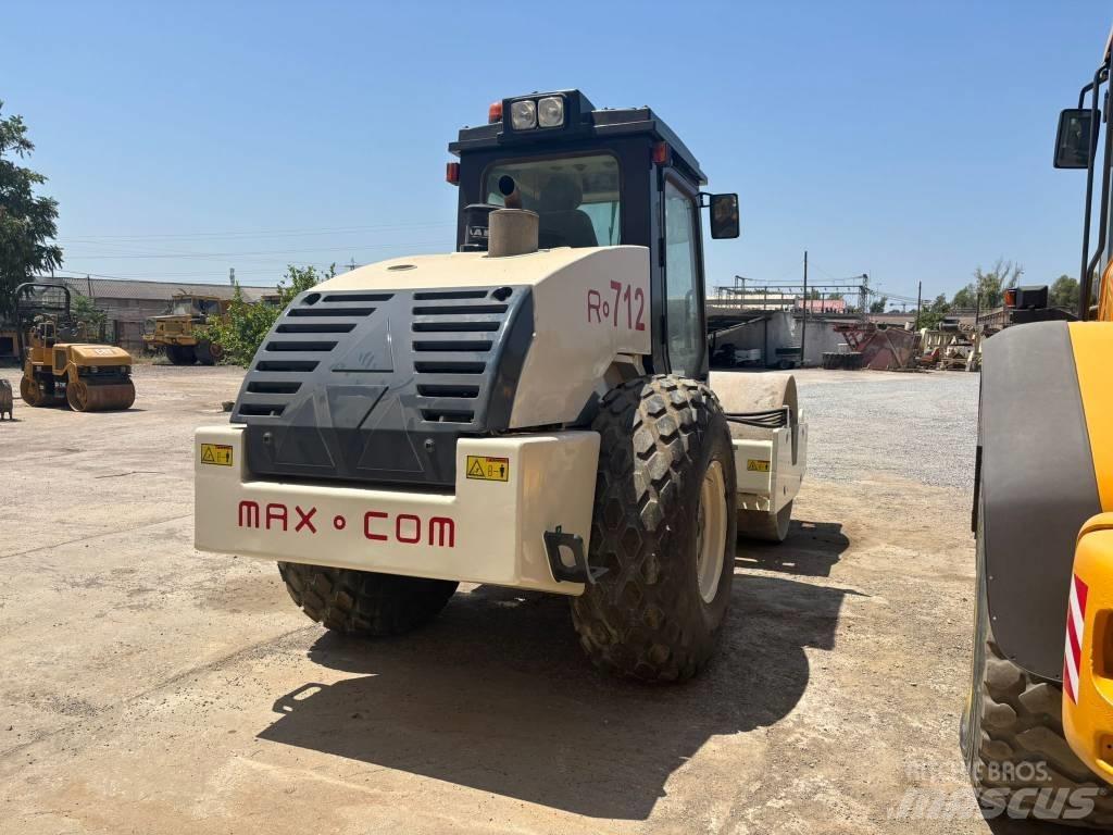  Max Com R712 مداحل ذات إطارات هوائية