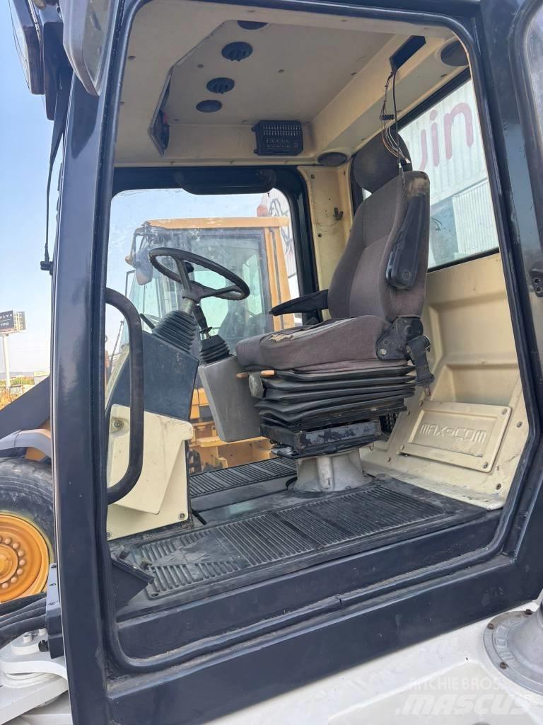  Max Com R712 مداحل ذات إطارات هوائية