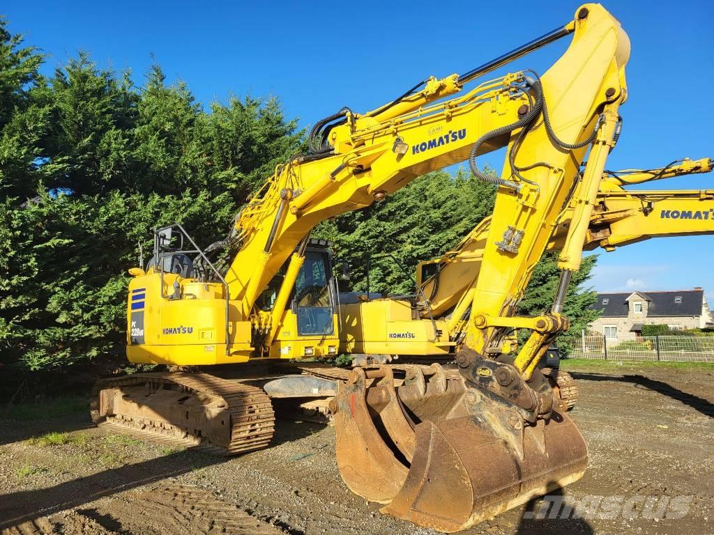Komatsu PC228USLC-11 حفارات زحافة