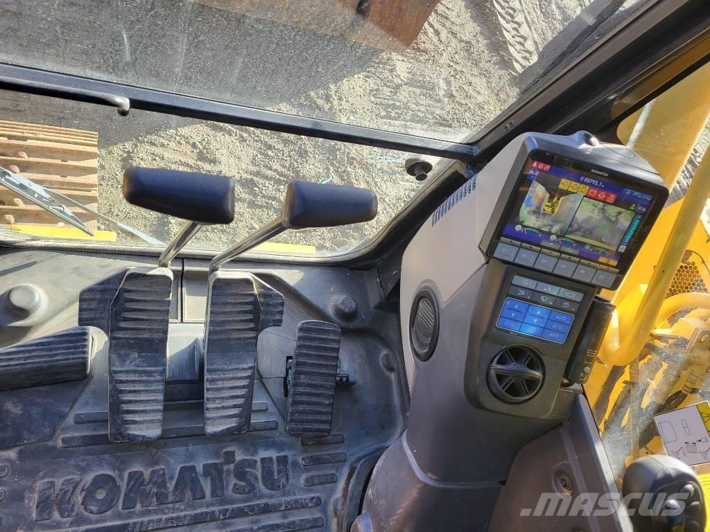 Komatsu PC228USLC-11 حفارات زحافة