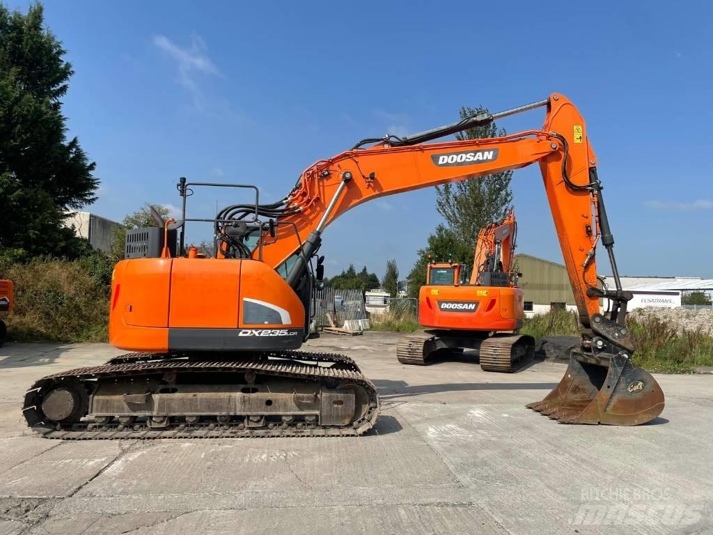 Doosan DX 235 LCR-5 حفارات زحافة