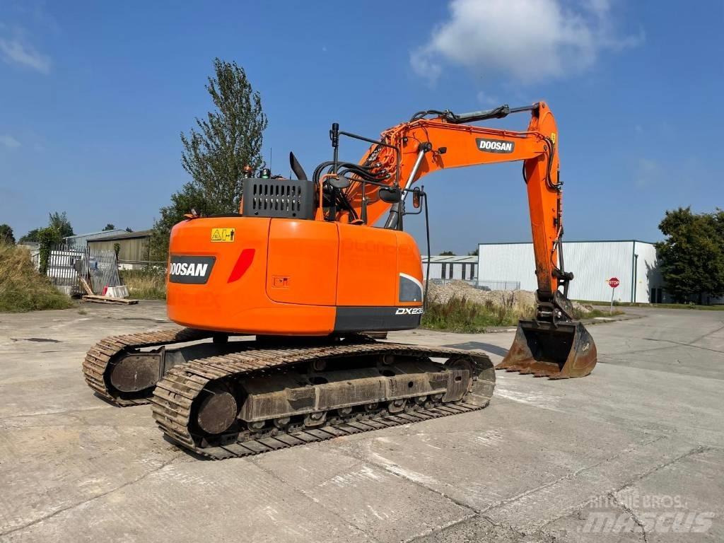 Doosan DX 235 LCR-5 حفارات زحافة