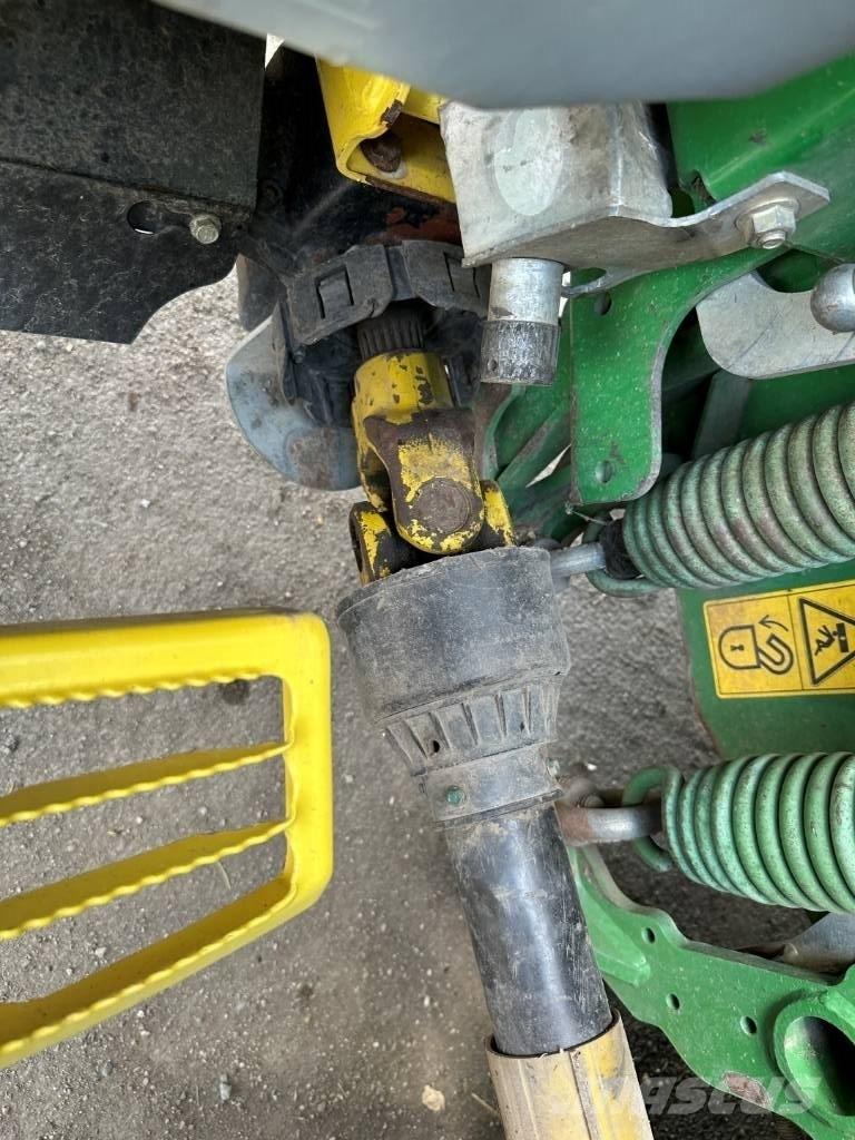 John Deere 8600 علافات ذاتية الدفع