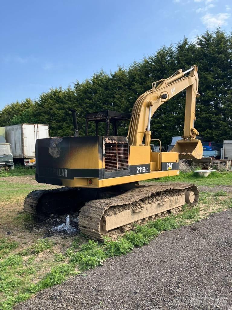 CAT 211 B LC حفارات زحافة