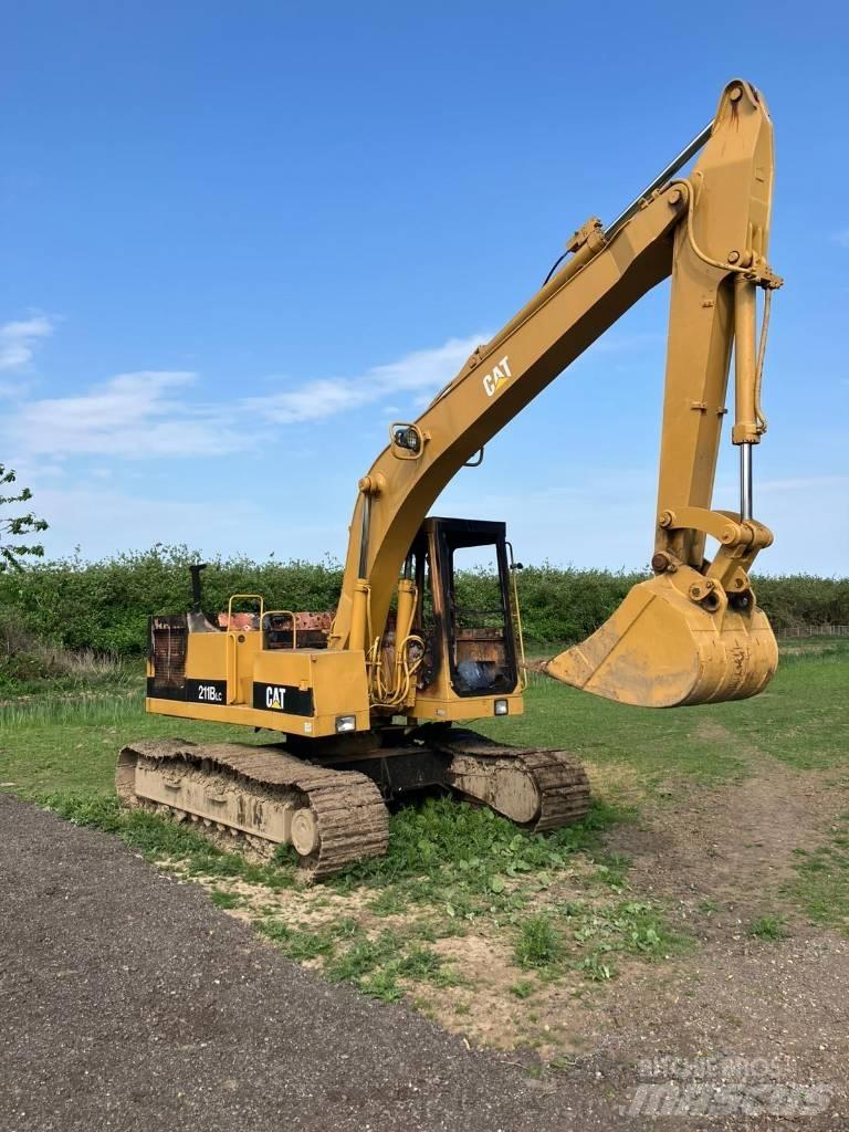 CAT 211 B LC حفارات زحافة