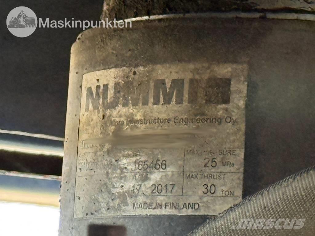 Volvo FM 6*4 شاحنات قلابة