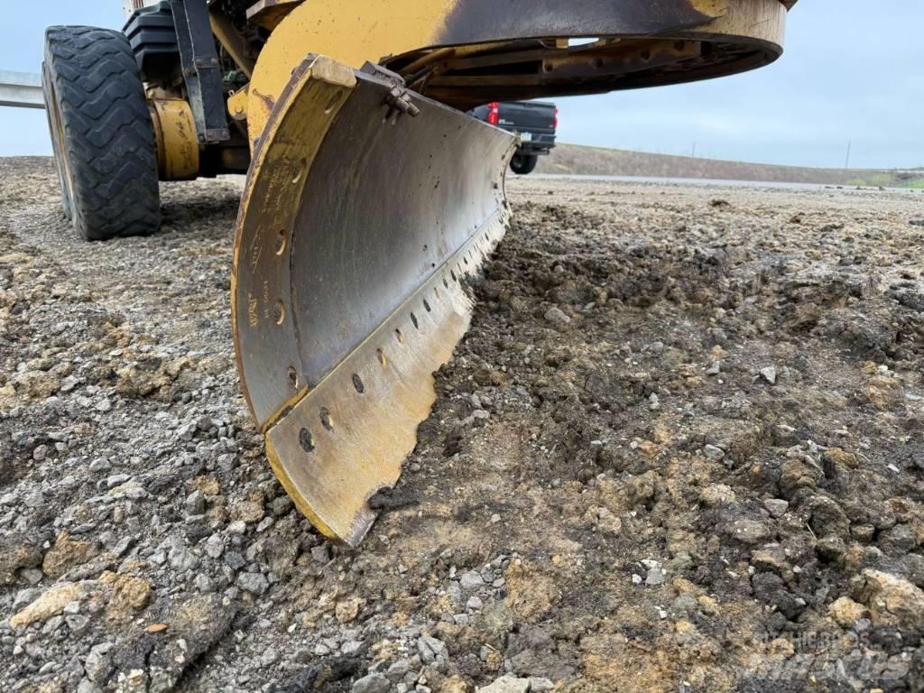 CAT 140H معدات تمهيد الطرق