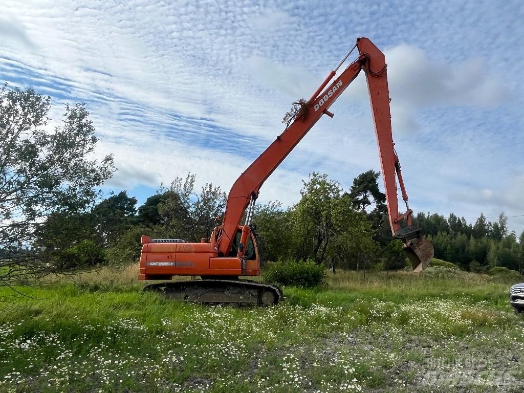 Doosan DX 225 LC حفارات طويلة الذراع