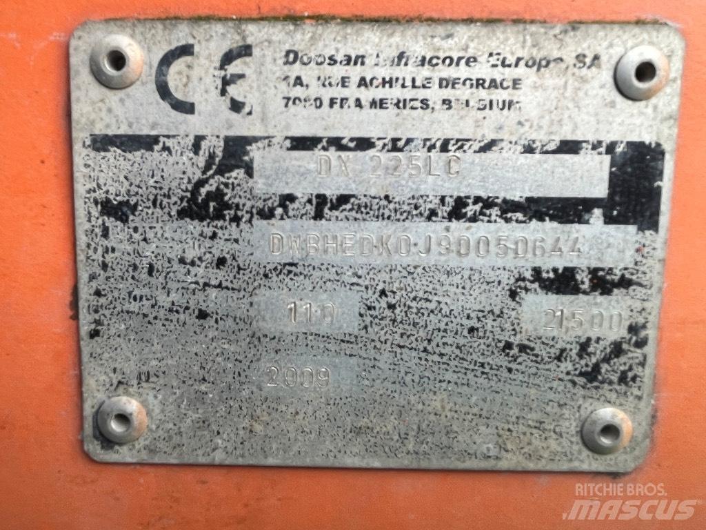 Doosan DX 225 LC حفارات طويلة الذراع