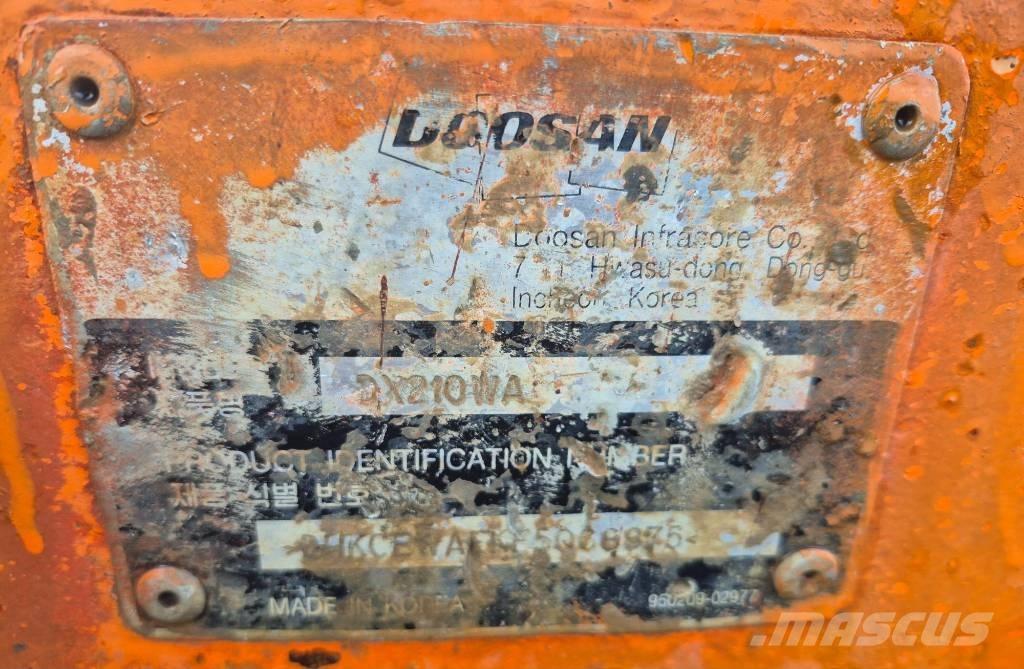 Doosan DX 210 WA حفارات بعجل