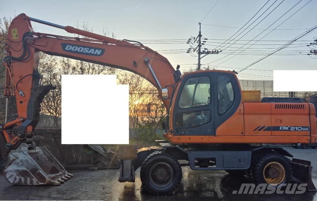 Doosan DX 210 WA حفارات بعجل