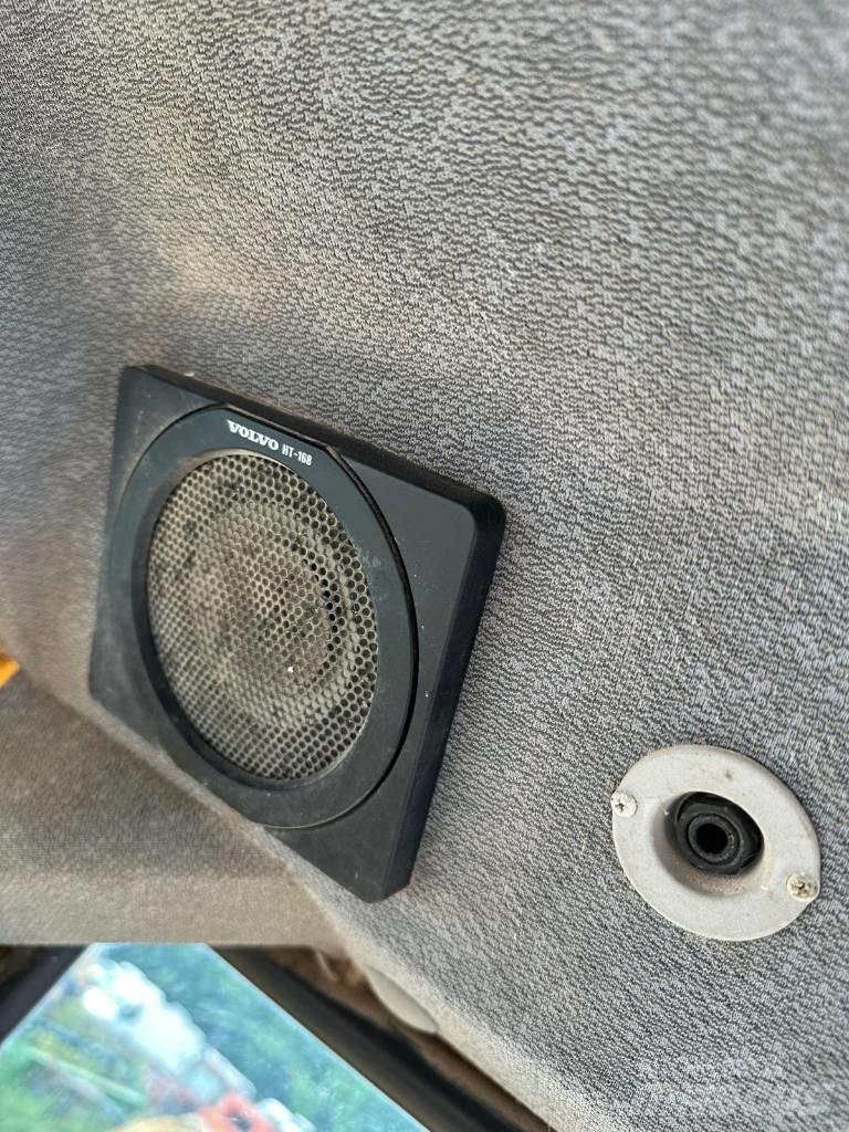 Volvo L180C لوادر بعجل